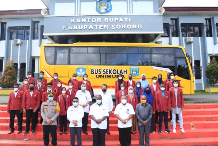 UNIMUDA Sorong Menerima Hibah Bus dari Pemerintah Kabupaten Sorong