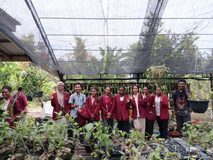 Mahasiswa Pendidikan IPA Fakultas Pendidikan Eksakta Laksanakan Kunjungan Edukatif ke Greenhouse Yayasan Kasuari Tanah Papua