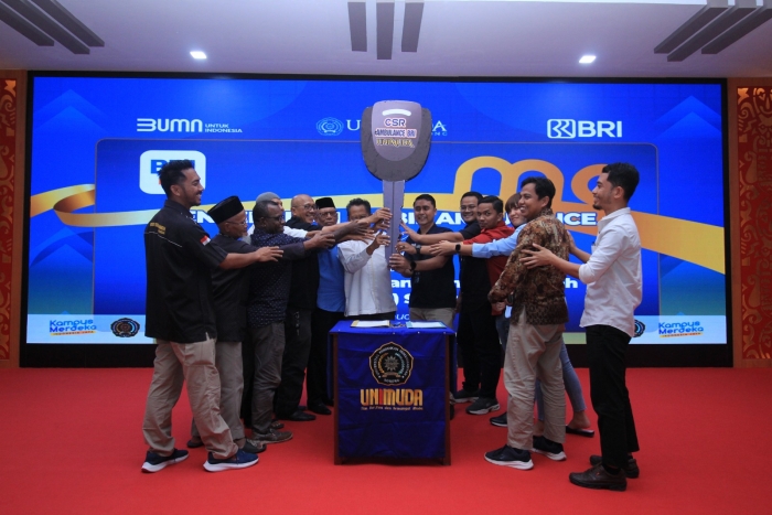GRATISKAN Layanan Ambulance – UNIMUDA Sorong terima 2 Unit Mobil Ambulance dari BRI BO Sorong
