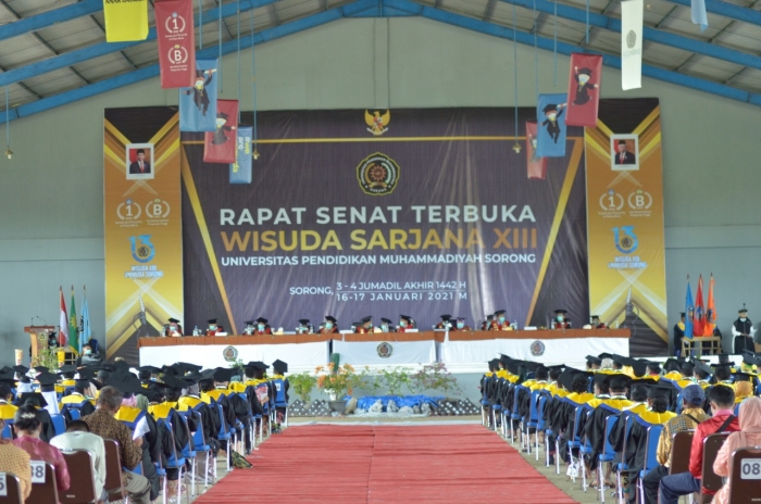 Kepala LLDIKTI XIV Kukuhkan 369 Wisudawan UNIMUDA Sorong