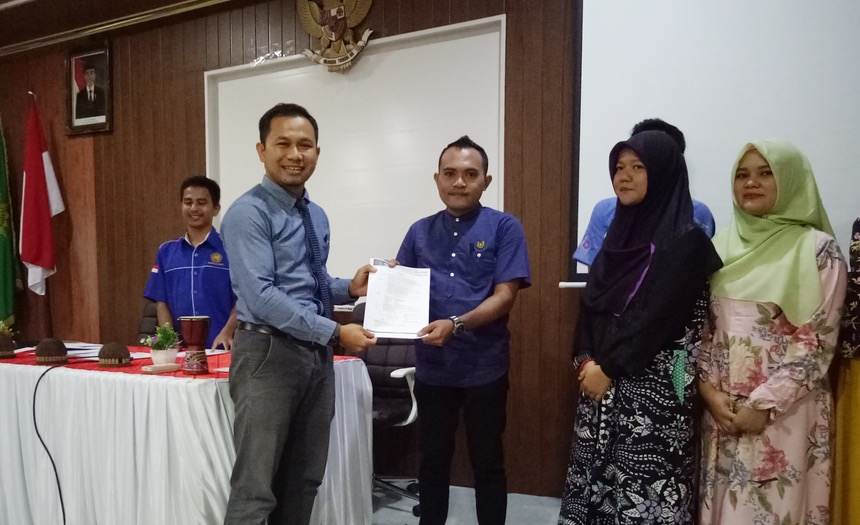 Wakil Rektor Serahkan SK Kaprodi pada Fakultas Sains dan Teknologi UNIMUDA